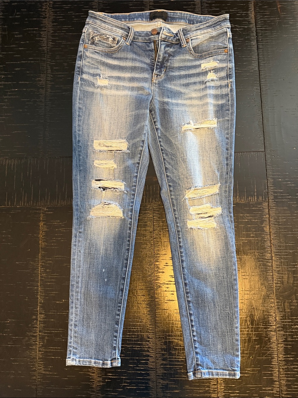 Buckle Women's Light Blue Distressed Skinny Jeans